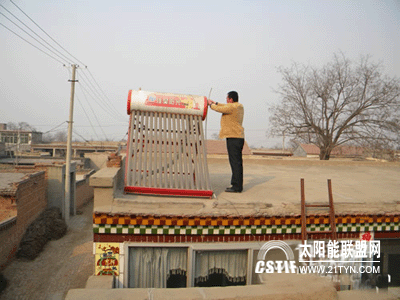 衡水桃城區(qū)：聯(lián)村供水讓村民用上太陽(yáng)能