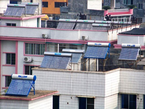 太陽能熱水器 引雷室內？